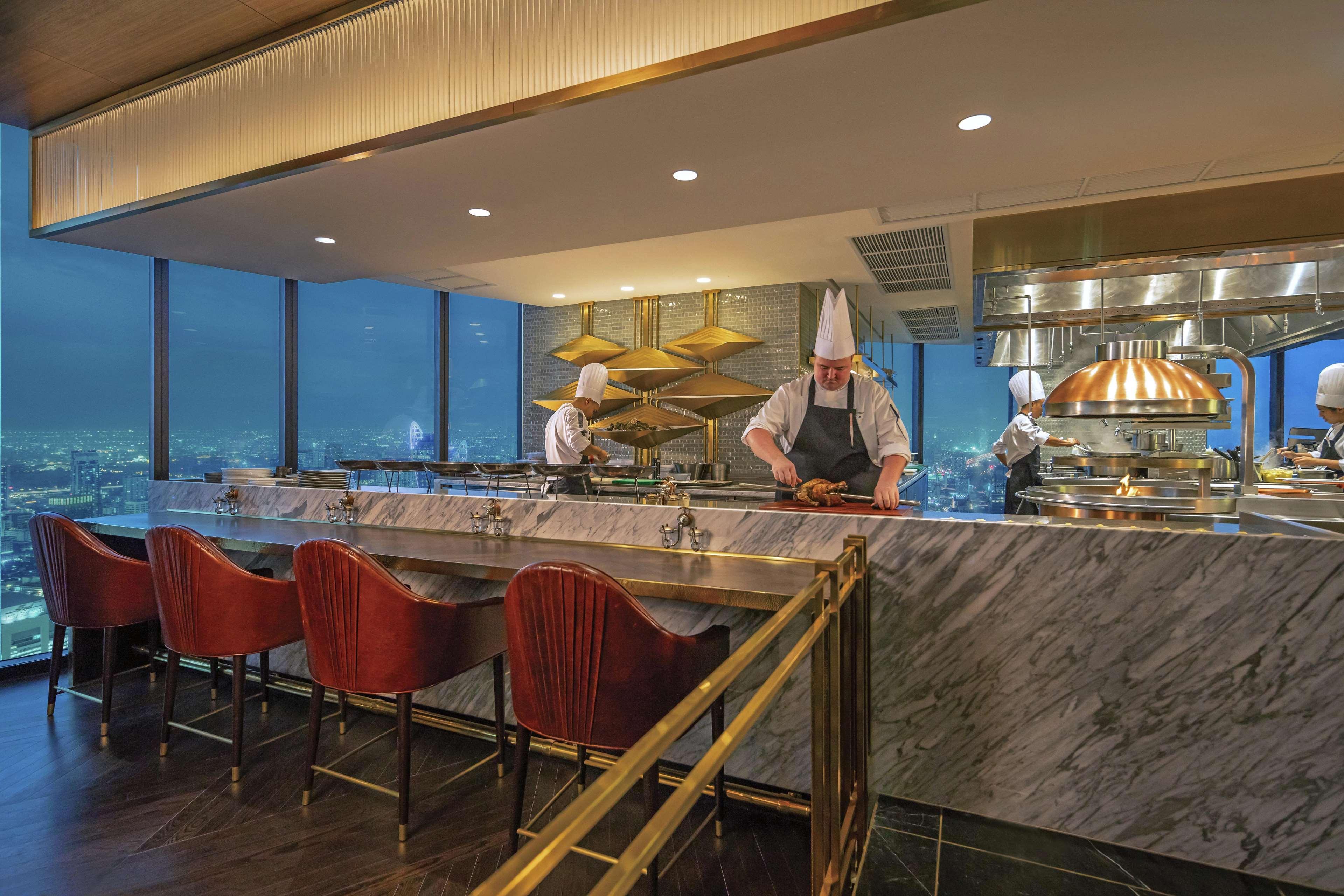 Khách sạn Waldorf Astoria 5*